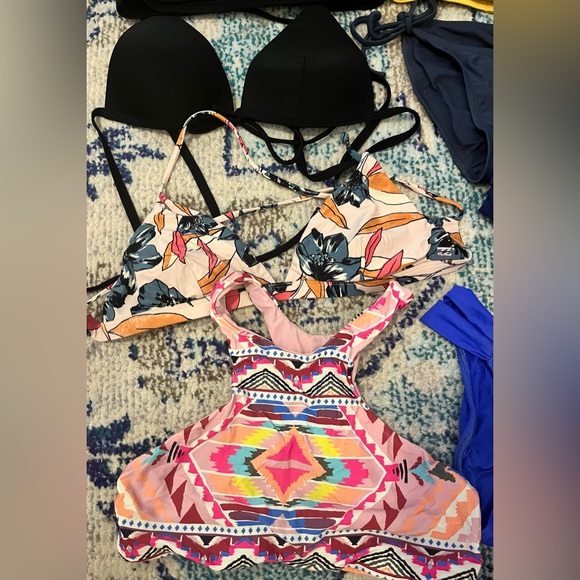 Swimwear top and bottom lot - Picture 4 of 4